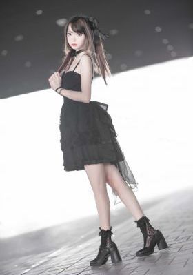 美女沙滩洗澡裸体视频_4K高清电影在线